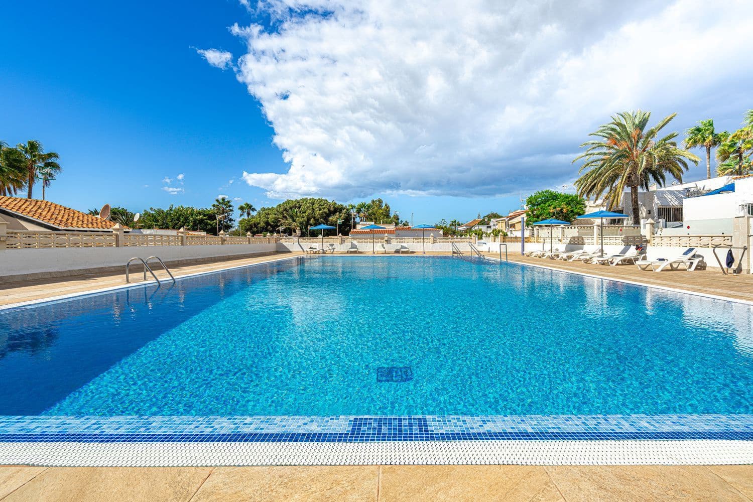 Apartment for sale in Arona with pool garage - € 160,000 (Ref: 9875533)