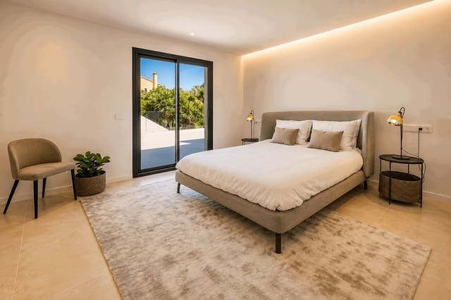 6 sypialnia Willa na sprzedaż w Santa Ponsa, Calvià z basenem garażem - 4 495 000 € (Ref: 10009083)