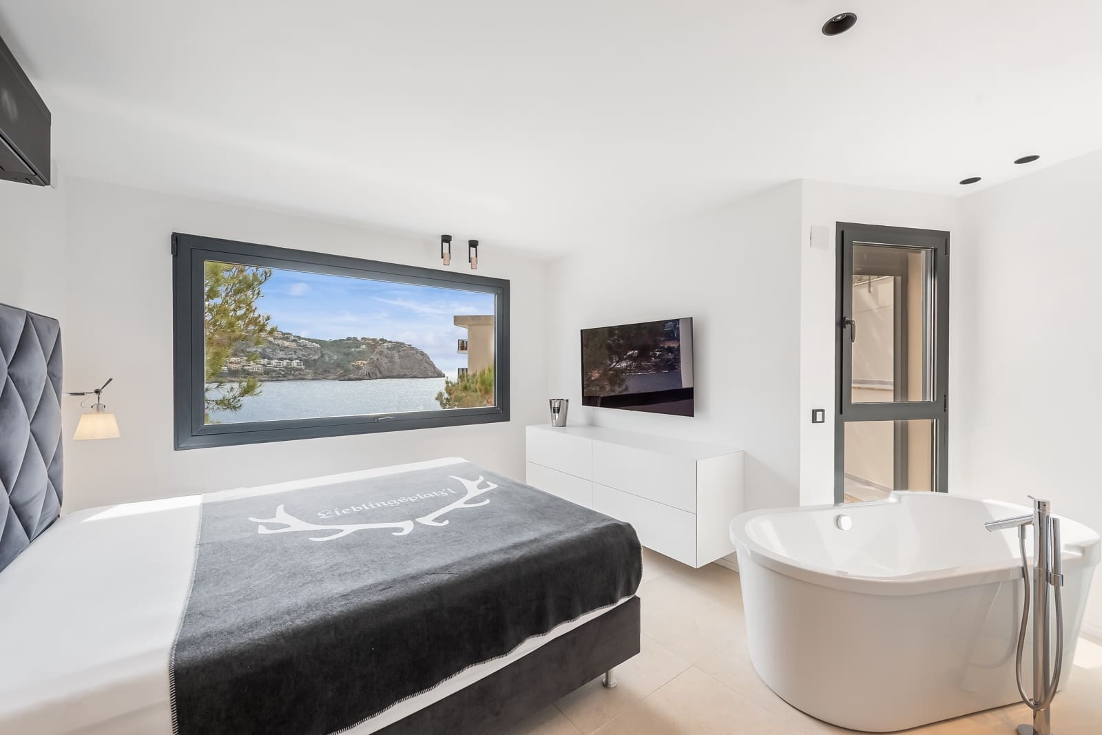 3 bedroom Apartment for sale in Puerto de Andratx with pool garage - € 2,990,000 (Ref: 9927996)