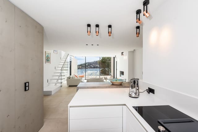 3 bedroom Apartment for sale in Puerto de Andratx, Andratx with pool garage - € 2,990,000 (Ref: 9927996)