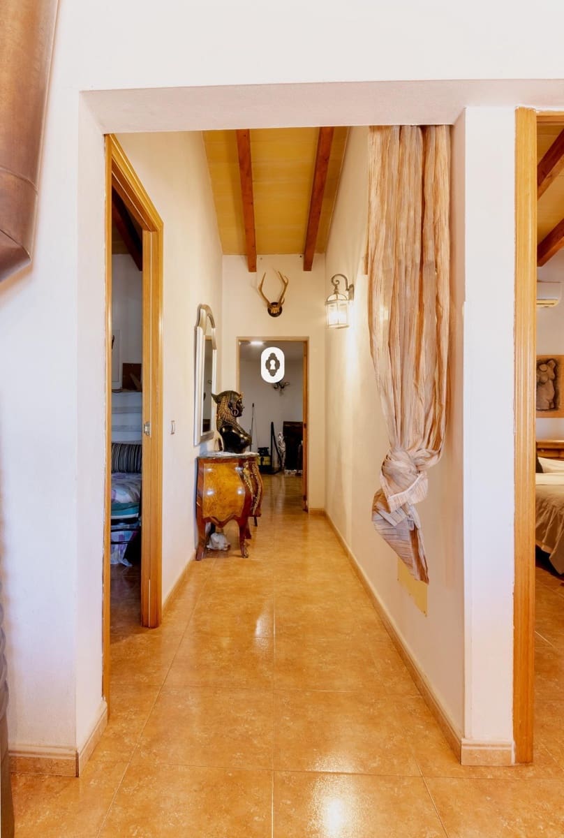 4 soveværelse Finca/Landehus til salg i Inca med swimmingpool - € 685.000 (Ref: 9108848)