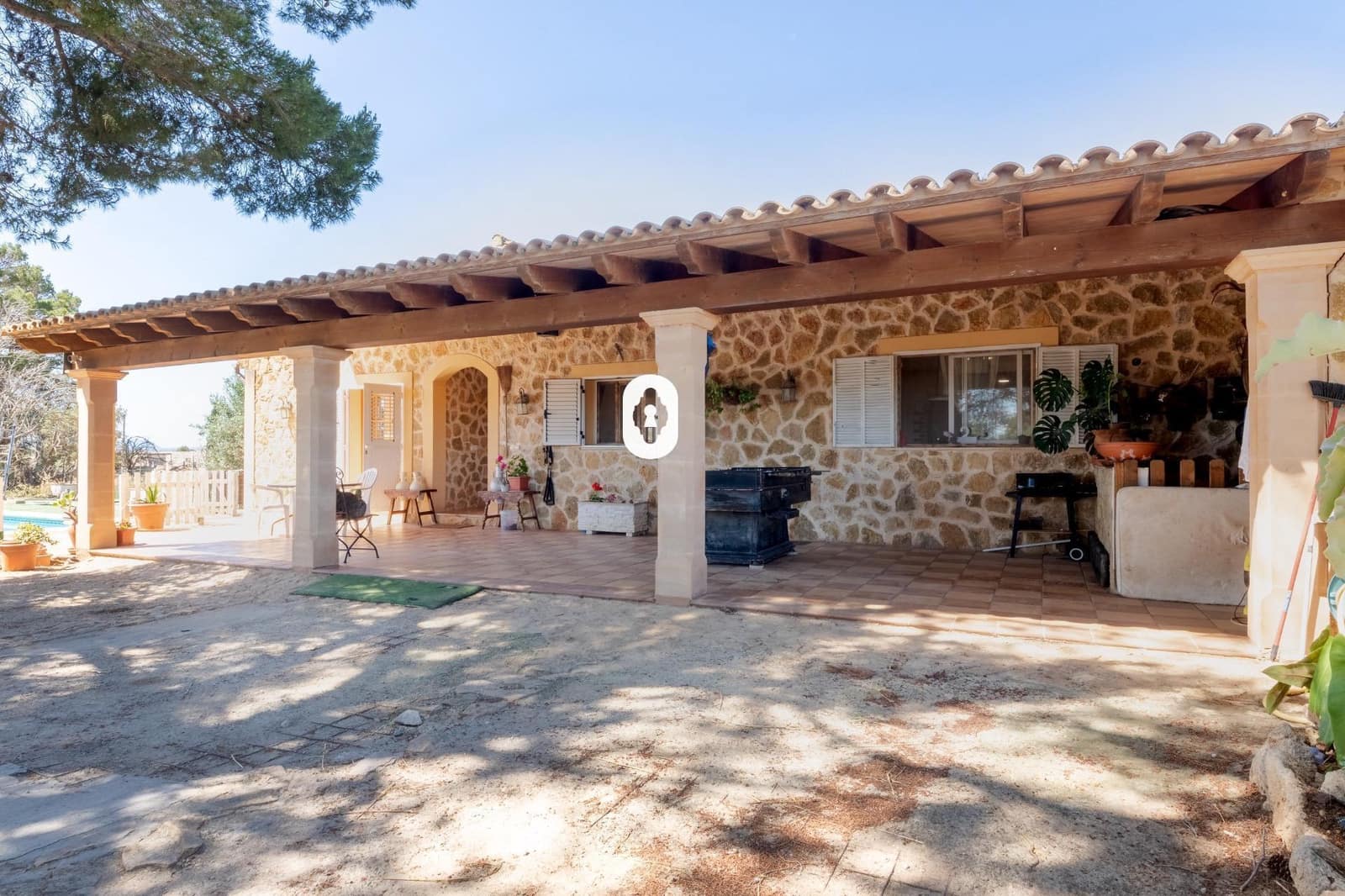 4 soveværelse Finca/Landehus til salg i Inca med swimmingpool - € 685.000 (Ref: 9108848)