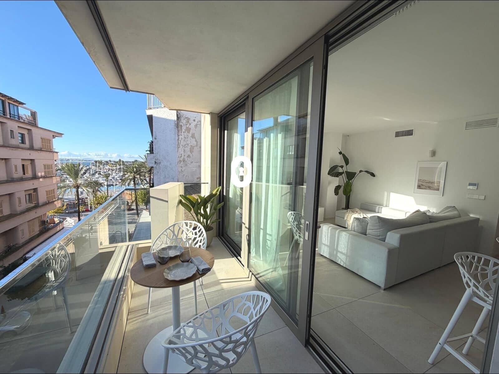 Appartement de 2 chambres à louer à Puerto de Alcudia - 2 000 € (Ref: 9440645)