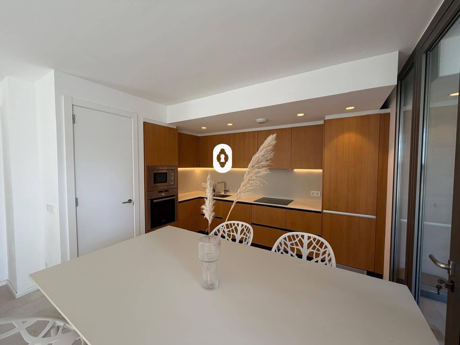 Appartement de 2 chambres à louer à Puerto de Alcudia - 2 000 € (Ref: 9440645)