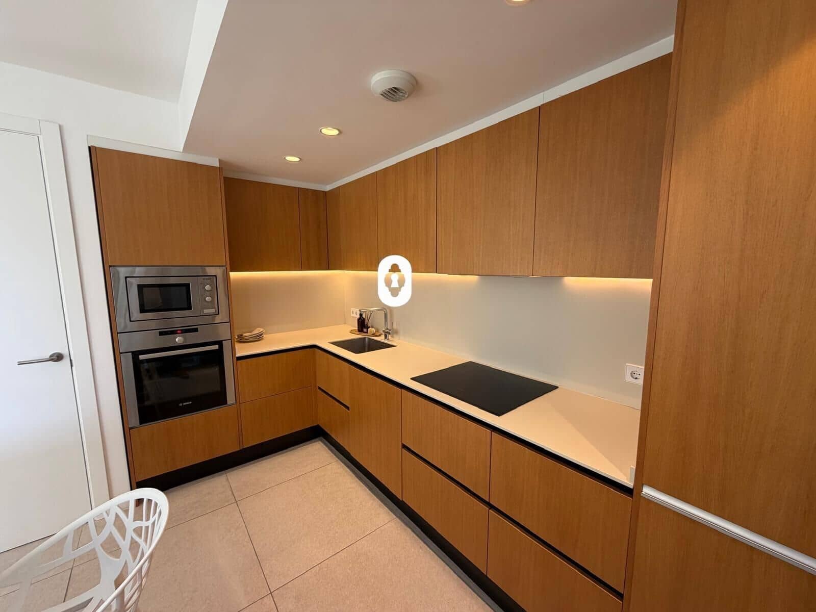 Appartement de 2 chambres à louer à Puerto de Alcudia - 2 000 € (Ref: 9440645)