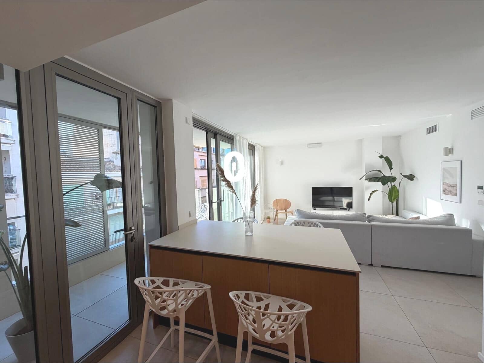 Appartement de 2 chambres à louer à Puerto de Alcudia - 2 000 € (Ref: 9440645)