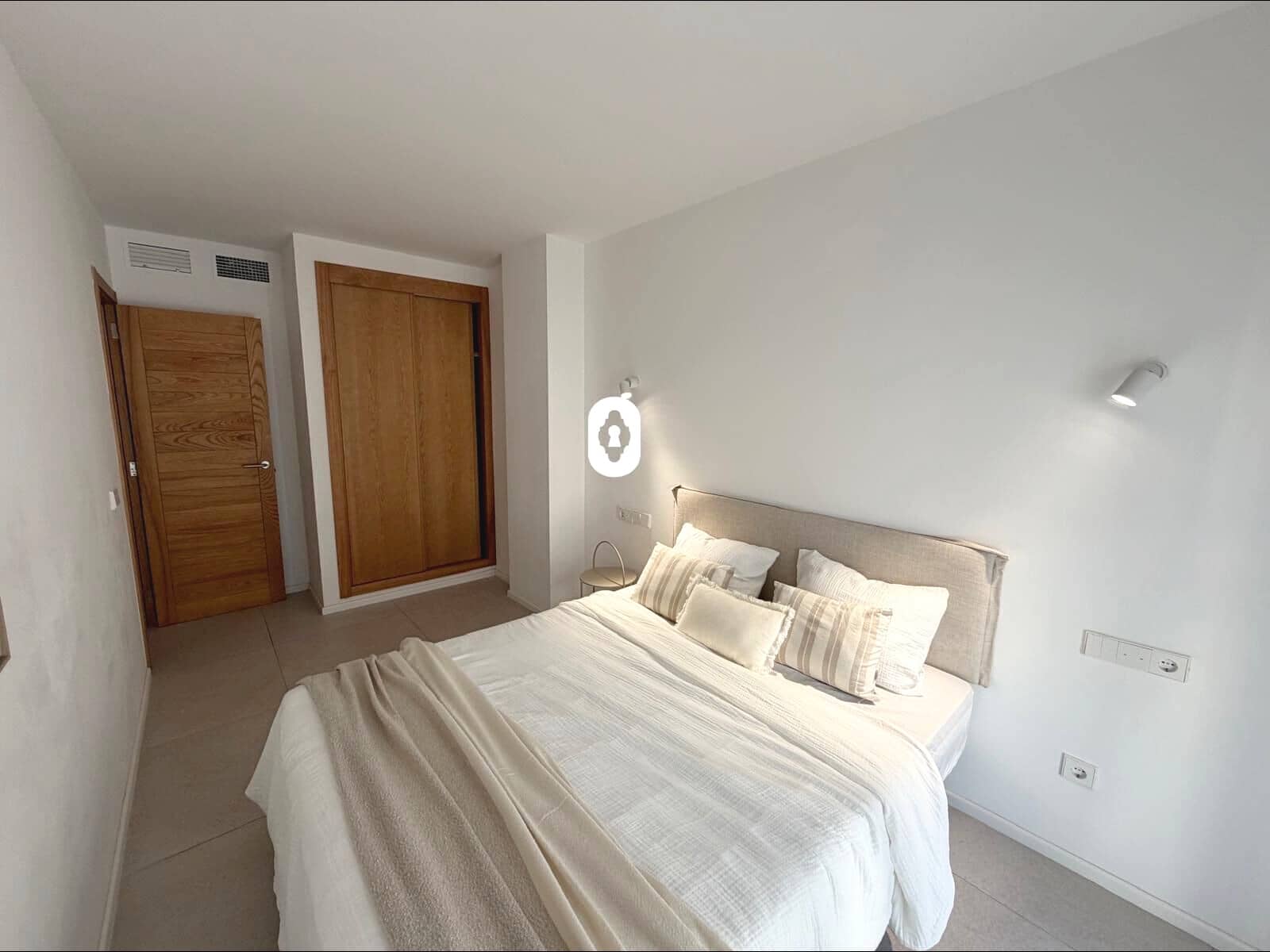 Appartement de 2 chambres à louer à Puerto de Alcudia - 2 000 € (Ref: 9440645)