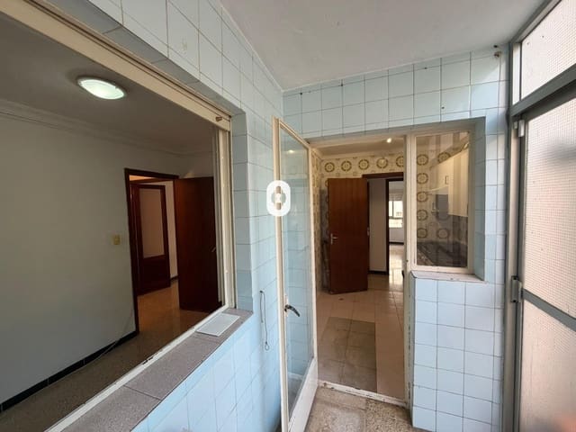 4 bedroom Flat for sale in Palma de Mallorca - € 269,000 (Ref: 9780688)