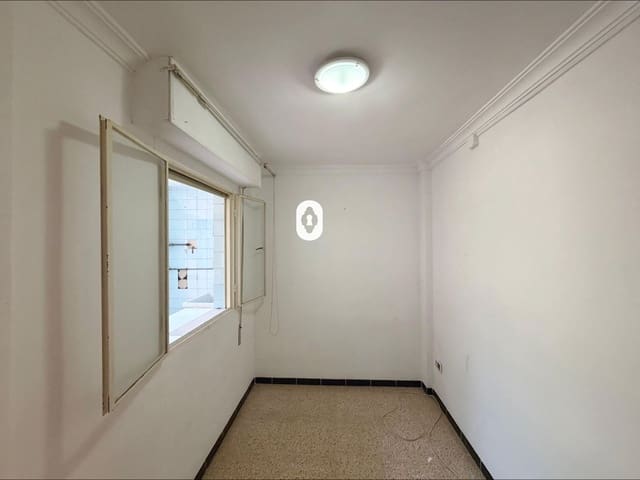 4 bedroom Flat for sale in Palma de Mallorca - € 269,000 (Ref: 9780688)