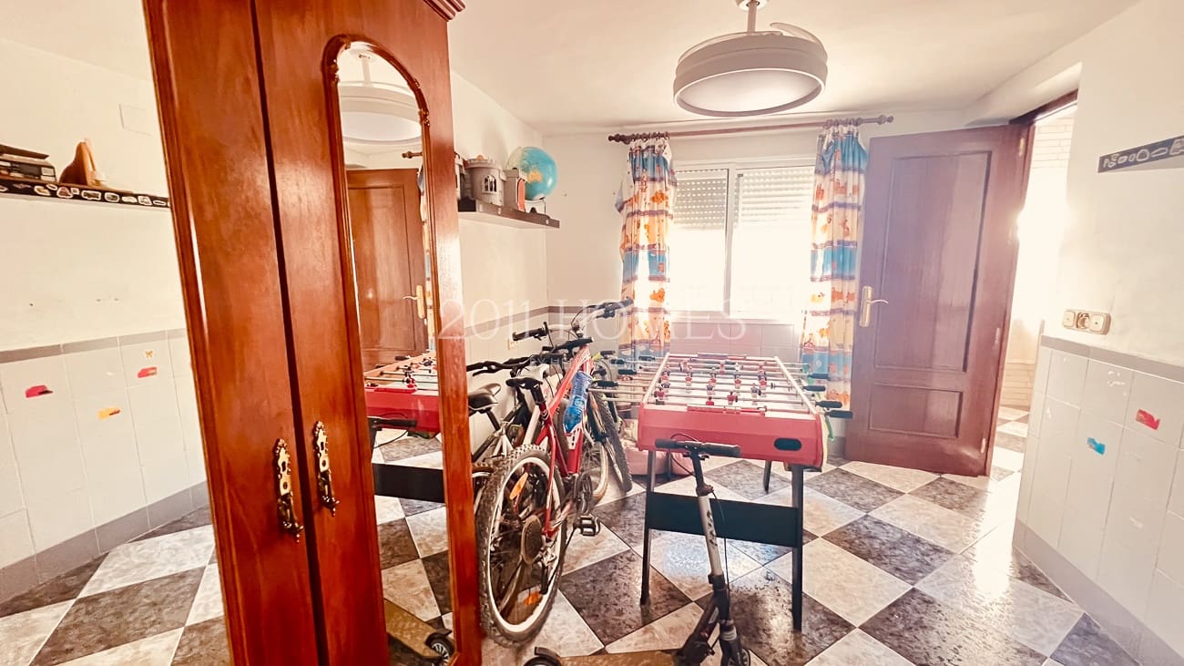5 bedroom Townhouse for sale in Campillos - € 172,000 (Ref: 10093919)