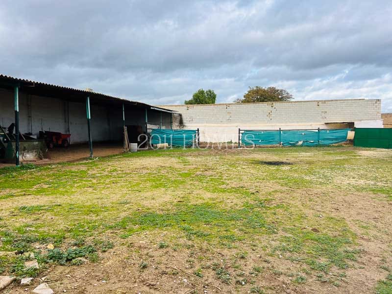 Erhverv til salg i La Roda de Andalucia med garage - € 495.000 (Ref: 8305979)
