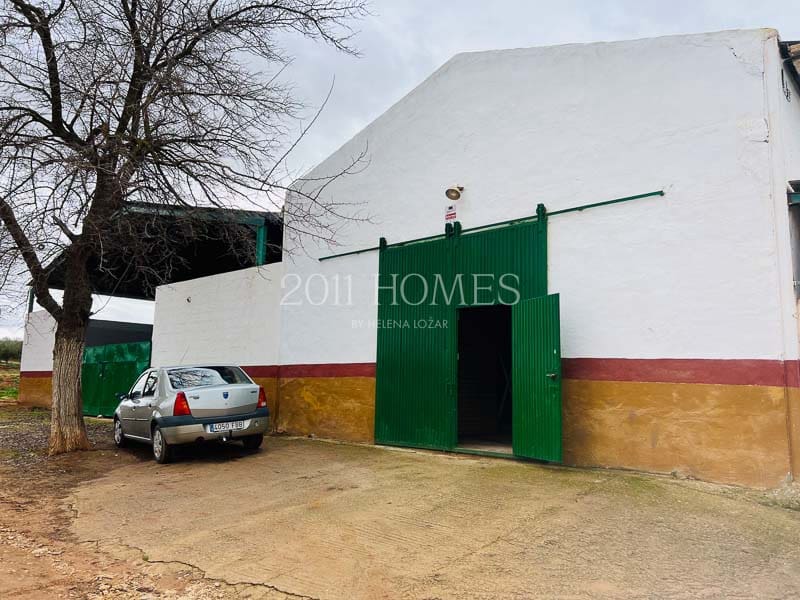Erhverv til salg i La Roda de Andalucia med garage - € 495.000 (Ref: 8305979)
