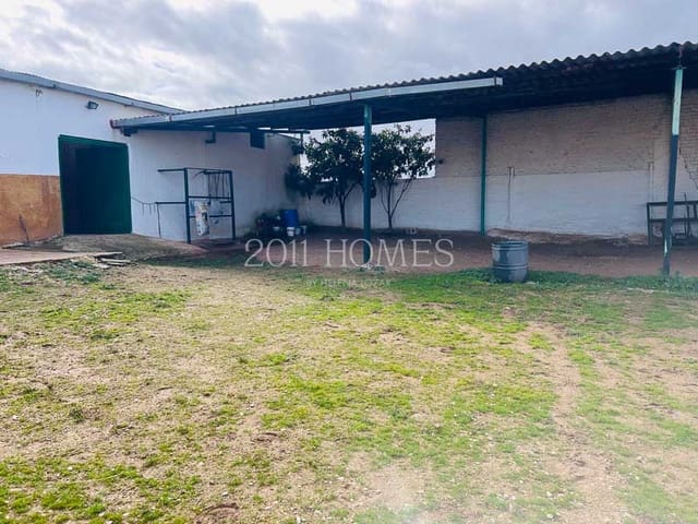 Commercial for sale in La Roda de Andalucía with garage - € 495,000 (Ref: 8305979)