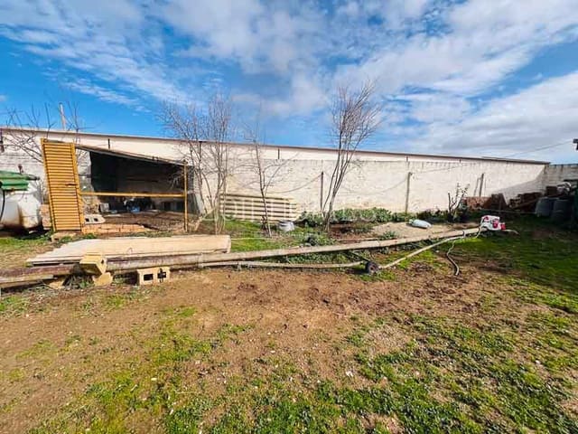 Commercial for sale in La Roda de Andalucía with garage - € 495,000 (Ref: 8305979)