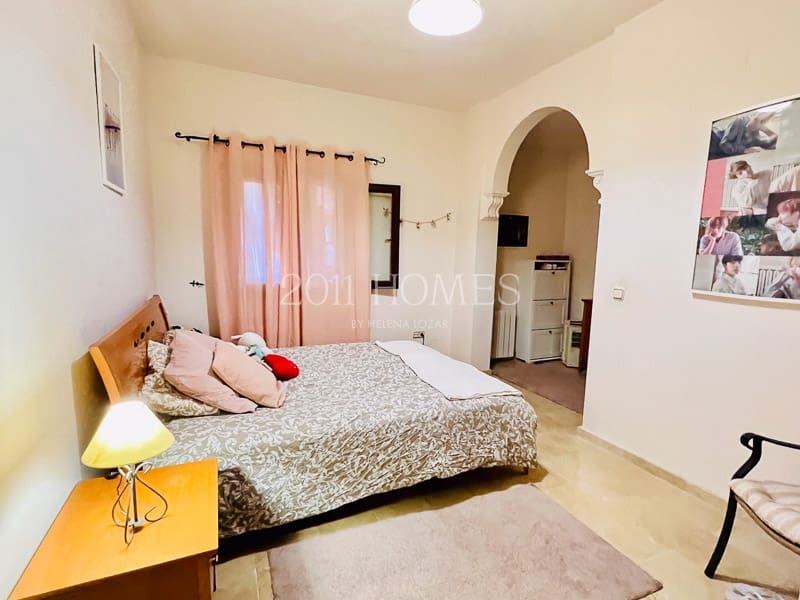 8 soveværelse Finca/Landehus til salg i Loja med swimmingpool garage - € 695.000 (Ref: 8348444)