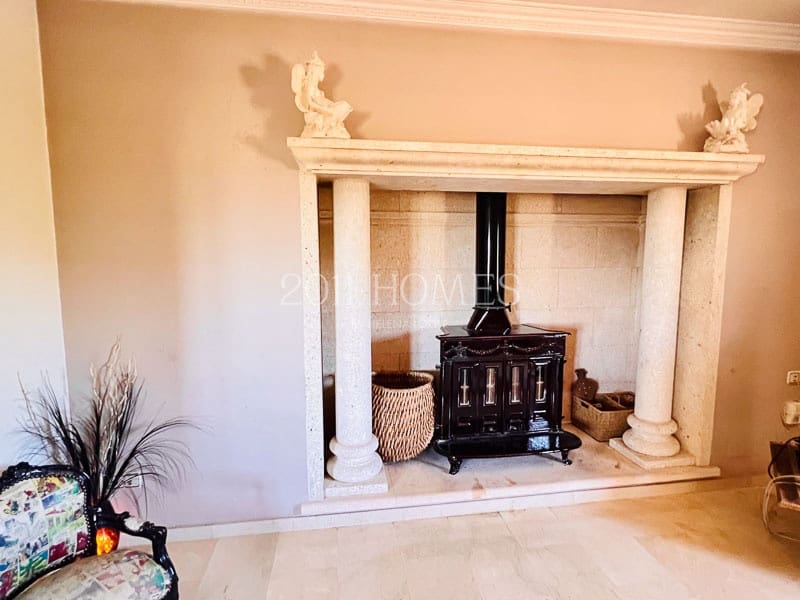 8 soveværelse Finca/Landehus til salg i Loja med swimmingpool garage - € 695.000 (Ref: 8348444)