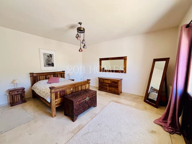 8 soveværelse Finca/Landehus til salg i Loja med swimmingpool garage - € 695.000 (Ref: 8348444)