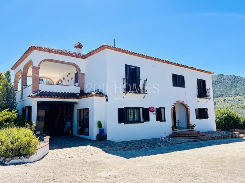 8 soveværelse Finca/Landehus til salg i Loja med swimmingpool garage - € 695.000 (Ref: 8348444)