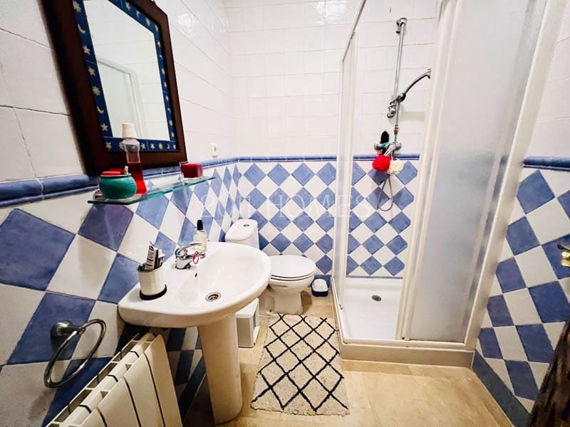 8 soveværelse Finca/Landehus til salg i Loja med swimmingpool garage - € 695.000 (Ref: 8348444)