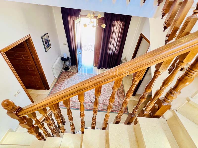 8 soveværelse Finca/Landehus til salg i Loja med swimmingpool garage - € 695.000 (Ref: 8348444)