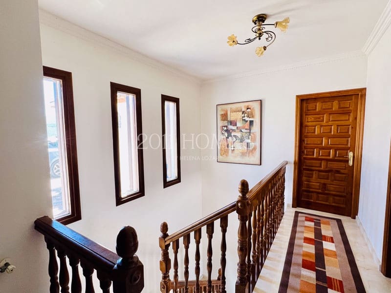 8 soveværelse Finca/Landehus til salg i Loja med swimmingpool garage - € 695.000 (Ref: 8348444)