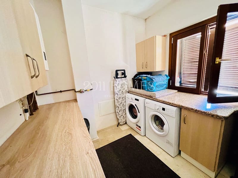 8 soveværelse Finca/Landehus til salg i Loja med swimmingpool garage - € 695.000 (Ref: 8348444)