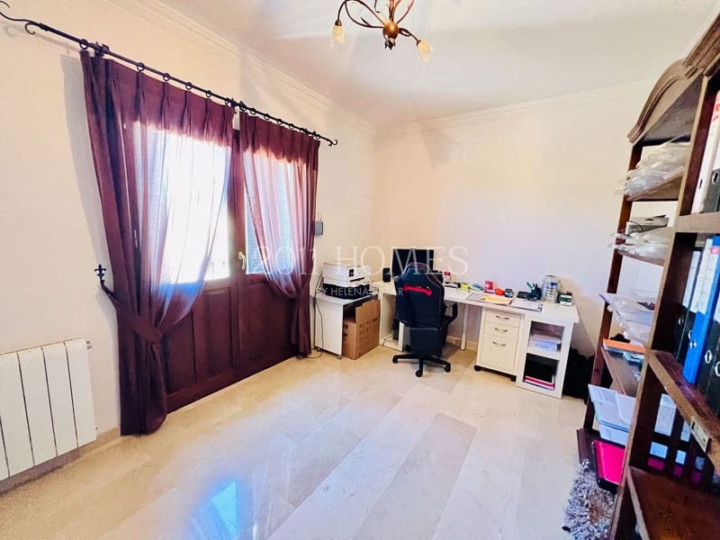 8 soveværelse Finca/Landehus til salg i Loja med swimmingpool garage - € 695.000 (Ref: 8348444)