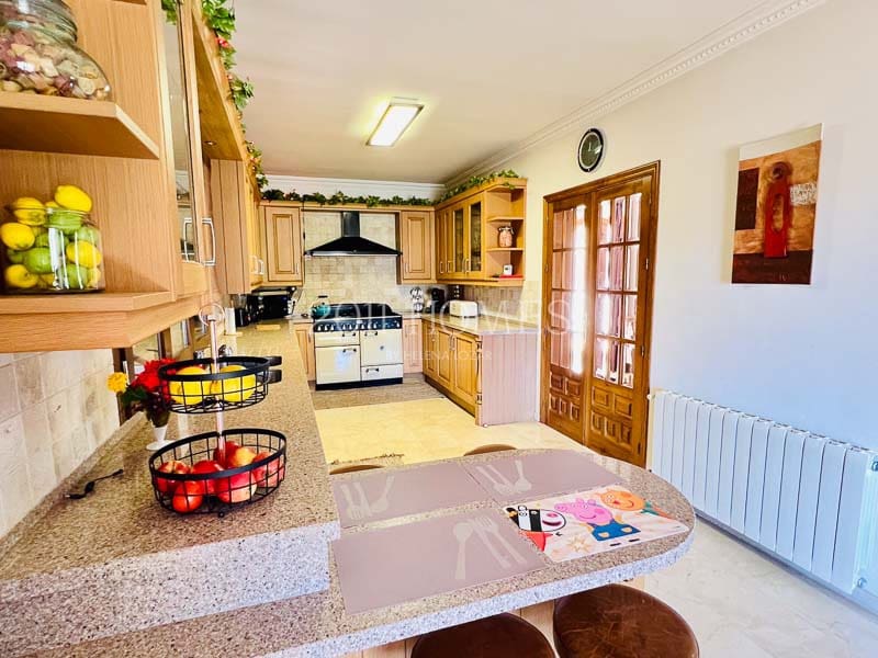 8 soveværelse Finca/Landehus til salg i Loja med swimmingpool garage - € 695.000 (Ref: 8348444)