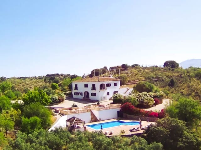 8 soveværelse Finca/Landehus til salg i Loja med swimmingpool garage - € 695.000 (Ref: 8348444)