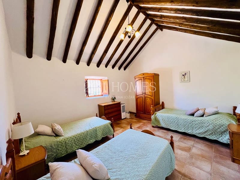 8 soveværelse Finca/Landehus til salg i Loja med swimmingpool garage - € 695.000 (Ref: 8348444)