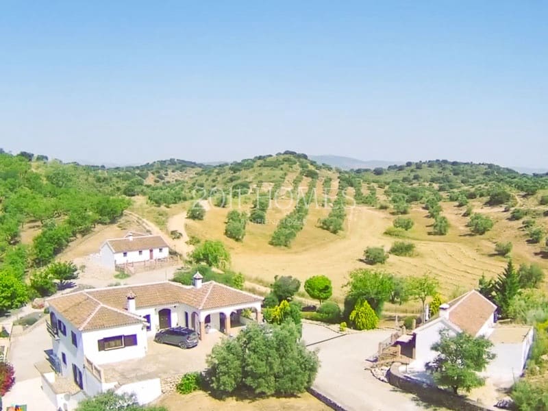 8 soveværelse Finca/Landehus til salg i Loja med swimmingpool garage - € 695.000 (Ref: 8348444)