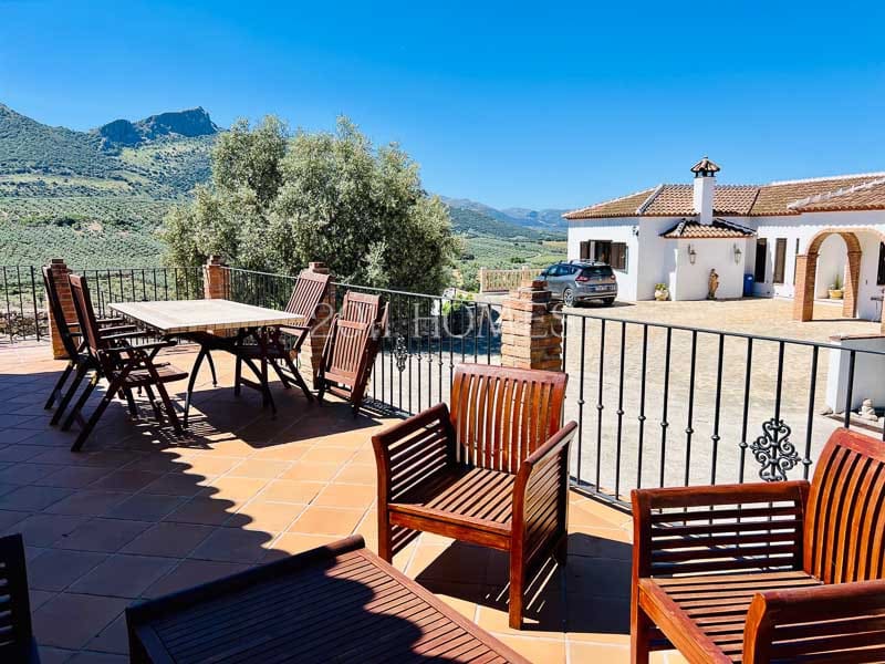 8 soveværelse Finca/Landehus til salg i Loja med swimmingpool garage - € 695.000 (Ref: 8348444)