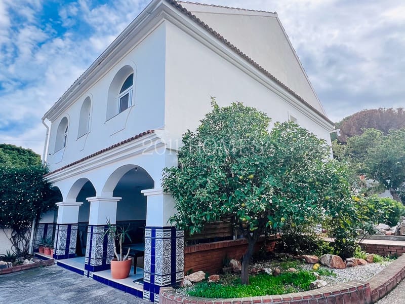 4 soveværelse Semi-Rækkehus til salg i Alhaurin de la Torre med swimmingpool garage - € 535.957 (Ref: 8710382)