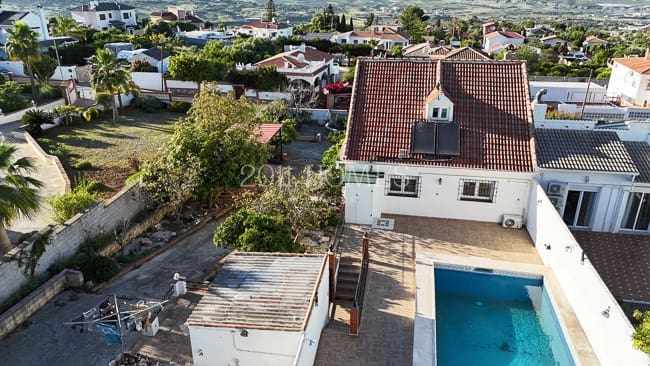 4 soveværelse Semi-Rækkehus til salg i Alhaurin de la Torre med swimmingpool garage - € 535.979 (Ref: 8710382)