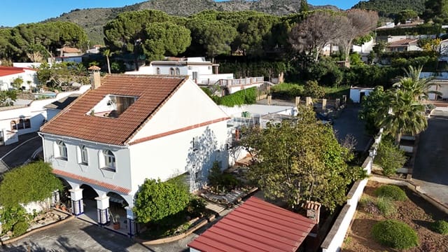 Pareado de 4 habitaciones en Alhaurín de la Torre en venta con piscina garaje - 535.979 € (Ref: 8710382)