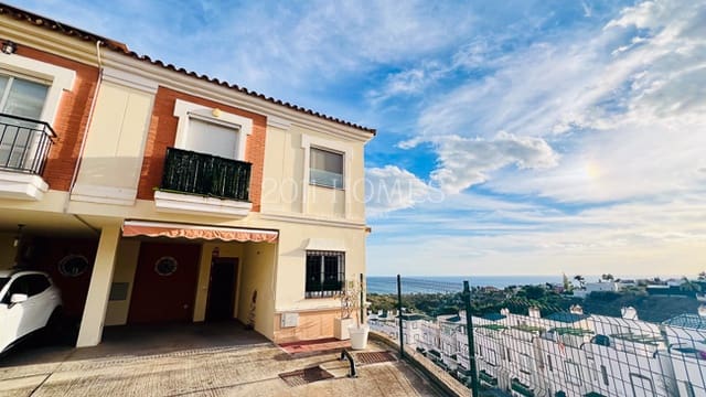 4 soveværelse Byhus til salg i Rincón de la Victoria med swimmingpool garage - € 499.000 (Ref: 9409340)