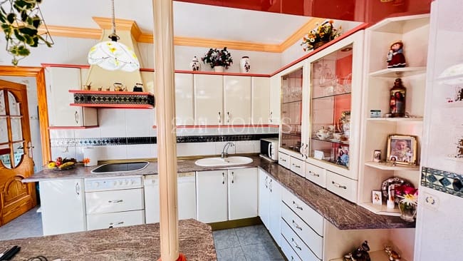 4 chambre Villa/Maison à vendre à Loja avec garage - 380 000 € (Ref: 9626498)