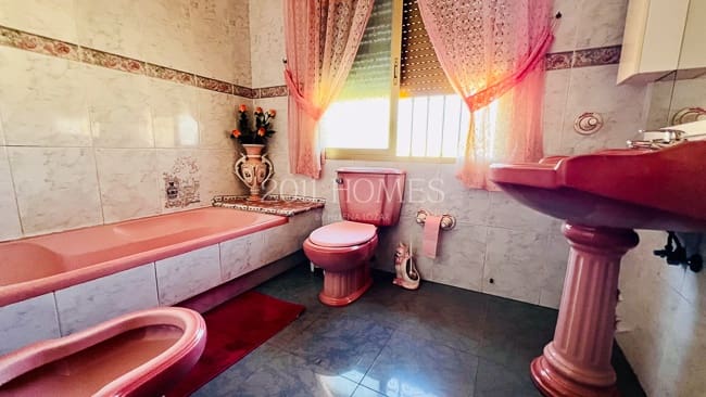 4 chambre Villa/Maison à vendre à Loja avec garage - 380 000 € (Ref: 9626498)