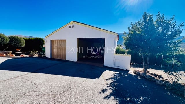 4 bedroom Villa for sale in Loja with garage - € 380,000 (Ref: 9626498)