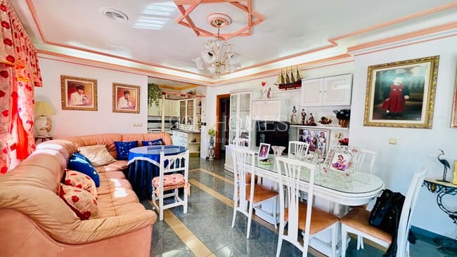 4 chambre Villa/Maison à vendre à Loja avec garage - 380 000 € (Ref: 9626498)