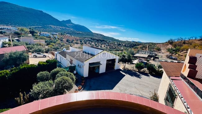 4 chambre Villa/Maison à vendre à Loja avec garage - 380 000 € (Ref: 9626498)