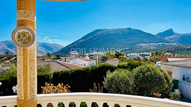4 bedroom Villa for sale in Loja with garage - € 380,000 (Ref: 9626498)