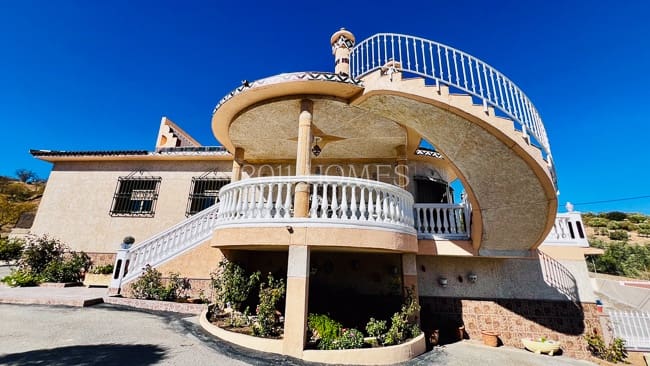 4 chambre Villa/Maison à vendre à Loja avec garage - 380 000 € (Ref: 9626498)