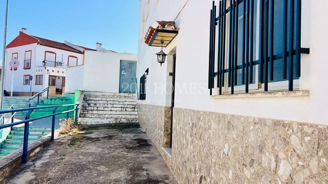 4 bedroom Townhouse for sale in Campillos with garage - € 195,000 (Ref: 9687585)