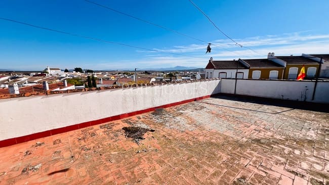 4 bedroom Townhouse for sale in Campillos with garage - € 195,000 (Ref: 9687585)