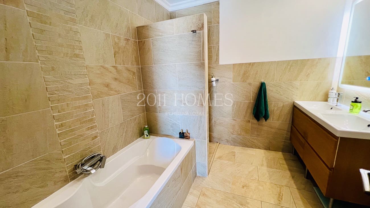 5 sypialnia Dom na sprzedaż w Antequera z garażem - 375 000 € (Ref: 9782065)