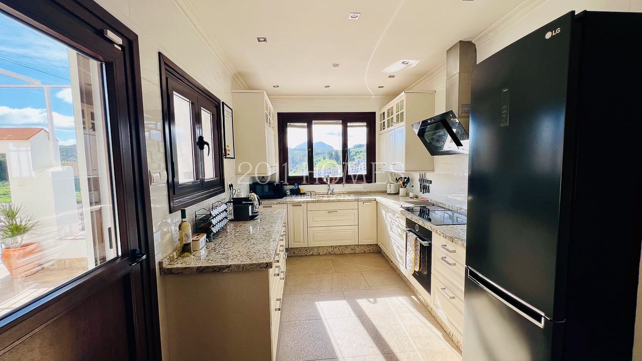 5 sypialnia Dom na sprzedaż w Antequera z garażem - 375 000 € (Ref: 9782065)