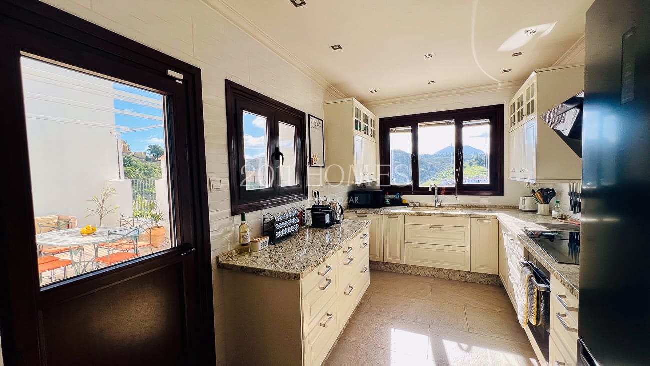 5 sypialnia Dom na sprzedaż w Antequera z garażem - 375 000 € (Ref: 9782065)