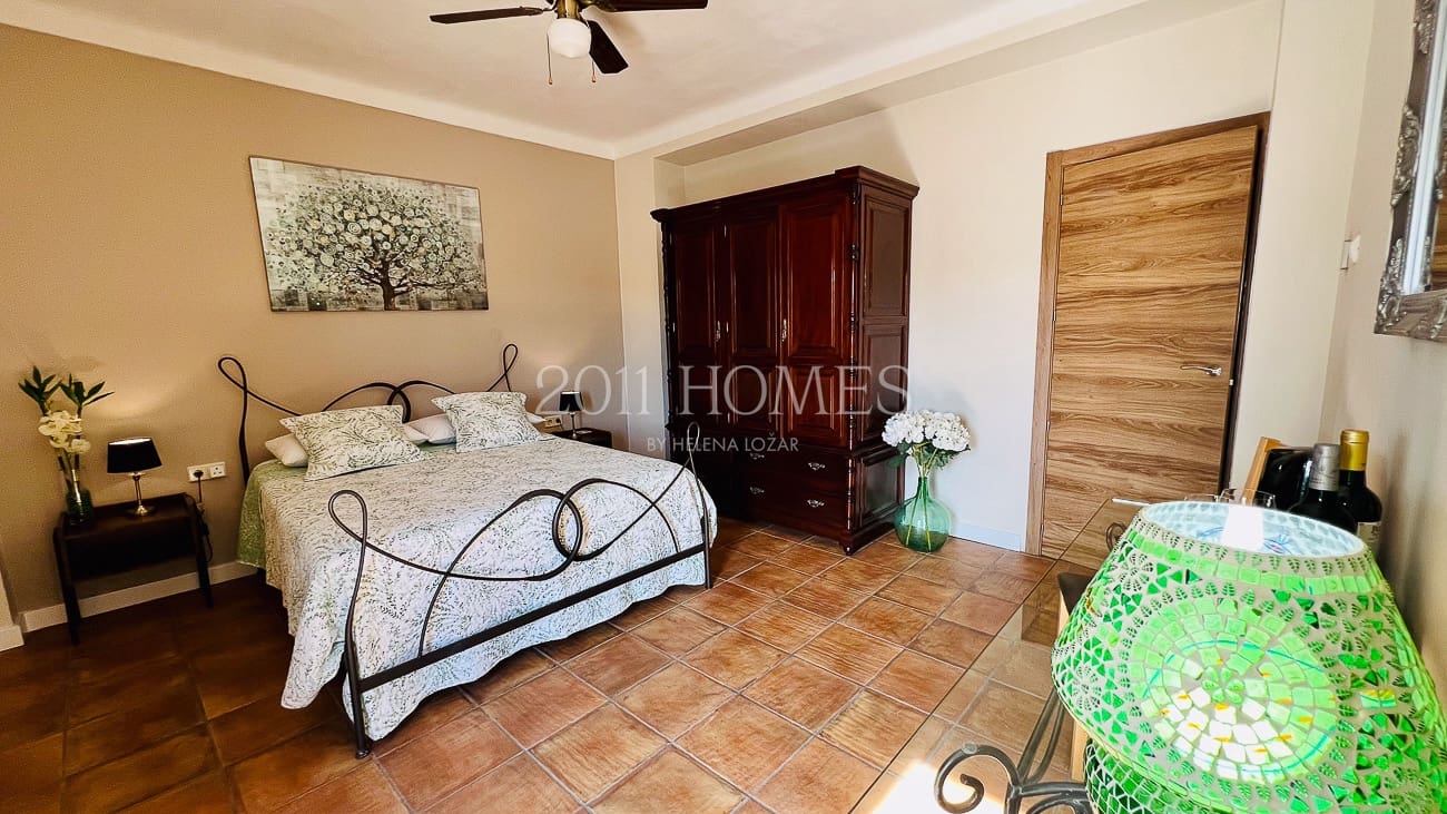 5 sypialnia Dom na sprzedaż w Antequera z garażem - 375 000 € (Ref: 9782065)