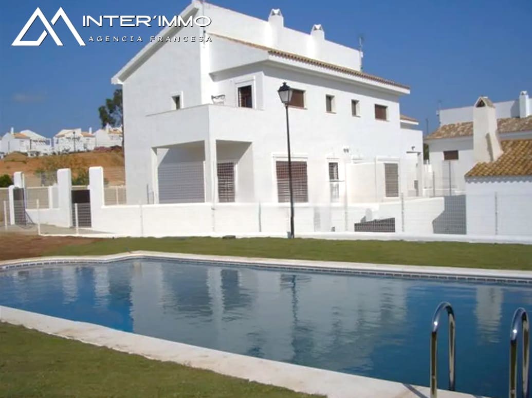 4 bedroom Townhouse for sale in Villablanca with pool garage - € 180,000 (Ref: 9472920)